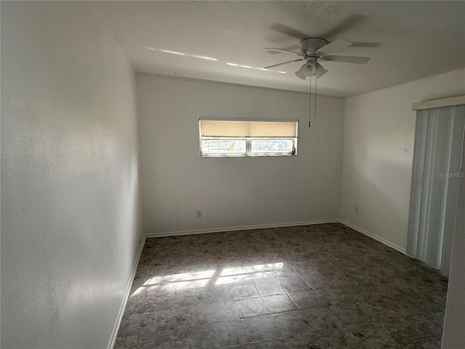 Под контрактом: $135,000 (2 спален, 1 ванн, 899 Квадратных фут)