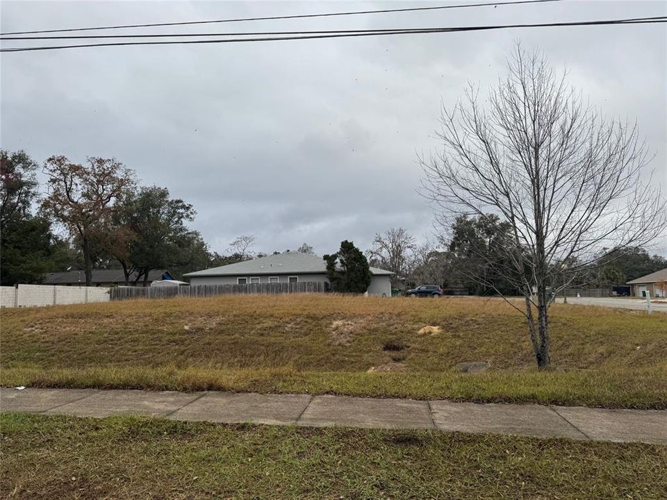 待售: $160,000 (0.42 acres)