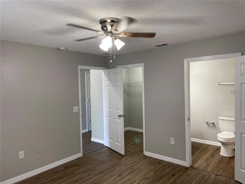 待售: $512,000 (6 贝兹, 0 浴室, 2388 平方英尺)