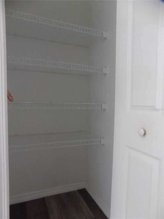 待售: $512,000 (6 贝兹, 0 浴室, 2388 平方英尺)