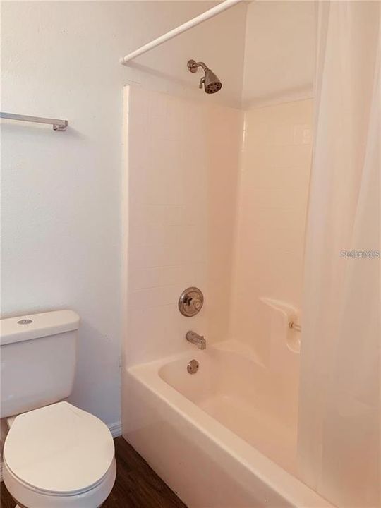 待售: $512,000 (6 贝兹, 0 浴室, 2388 平方英尺)