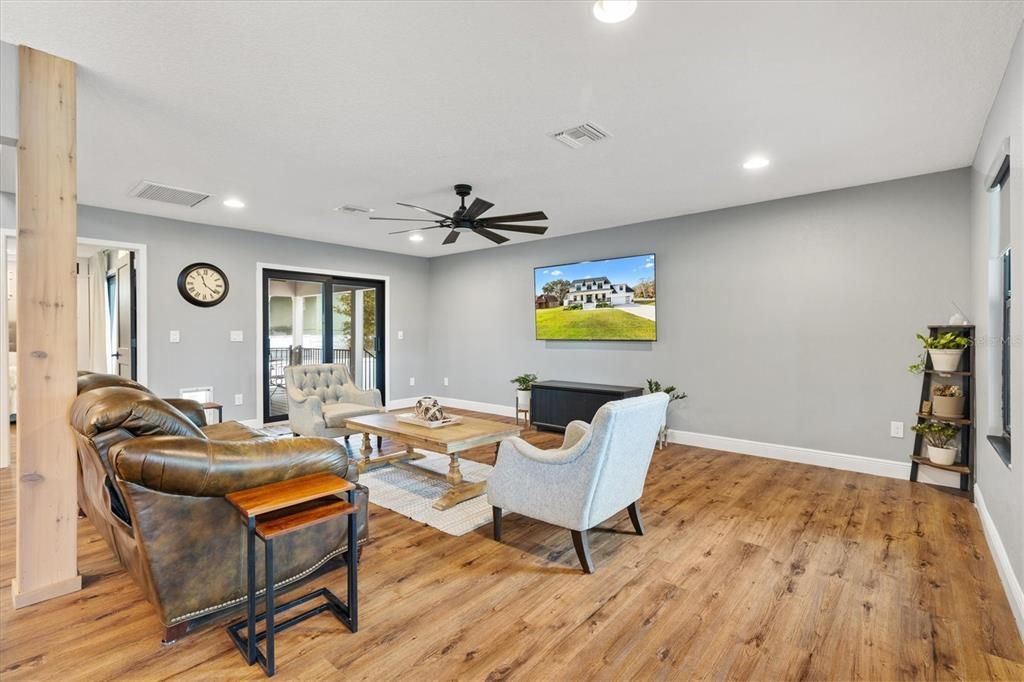 En Venta: $494,900 (3 camas, 2 baños, 2244 Pies cuadrados)