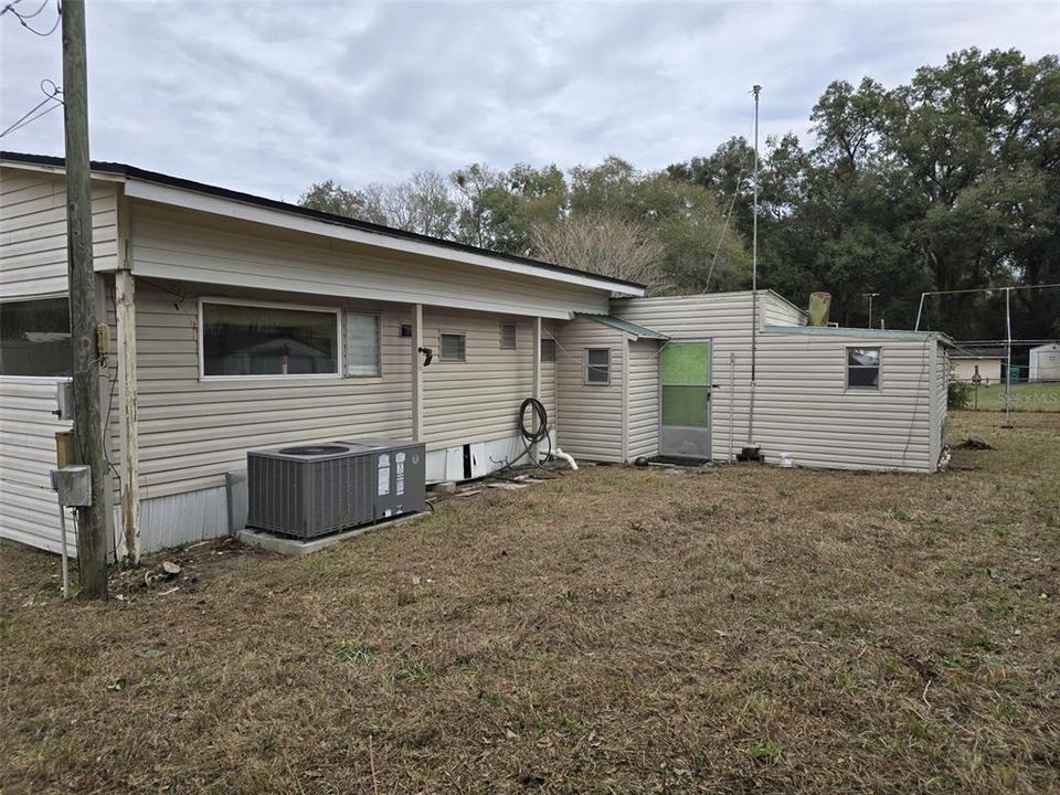 На продажу: $124,990 (2 спален, 1 ванн, 464 Квадратных фут)