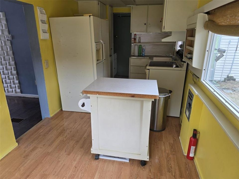 На продажу: $124,990 (2 спален, 1 ванн, 464 Квадратных фут)