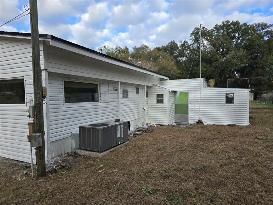 На продажу: $124,990 (2 спален, 1 ванн, 464 Квадратных фут)