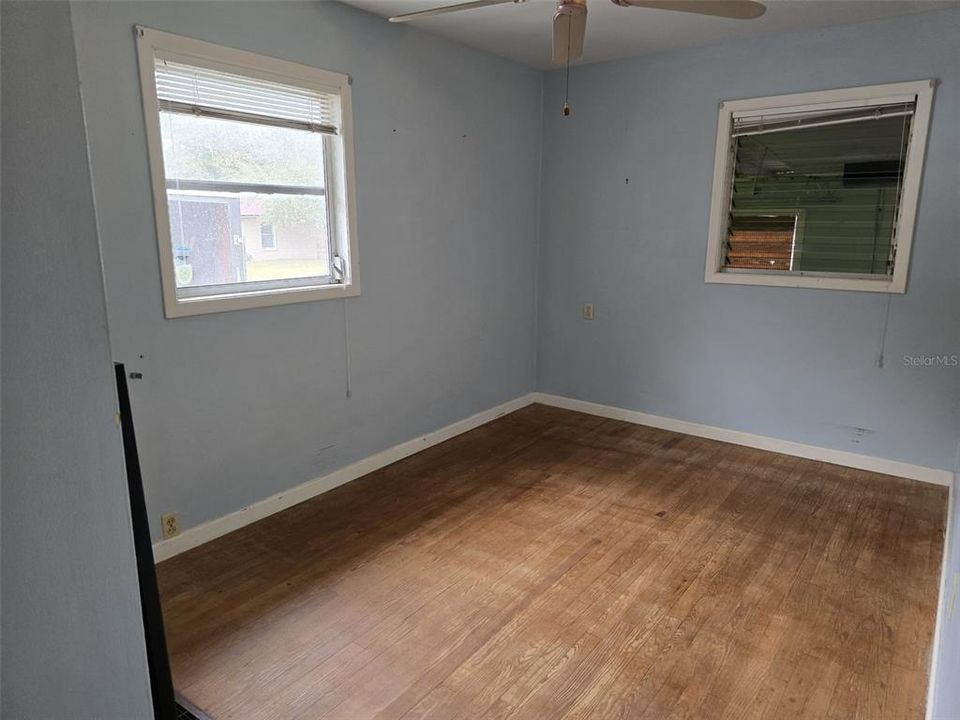 На продажу: $124,990 (2 спален, 1 ванн, 464 Квадратных фут)