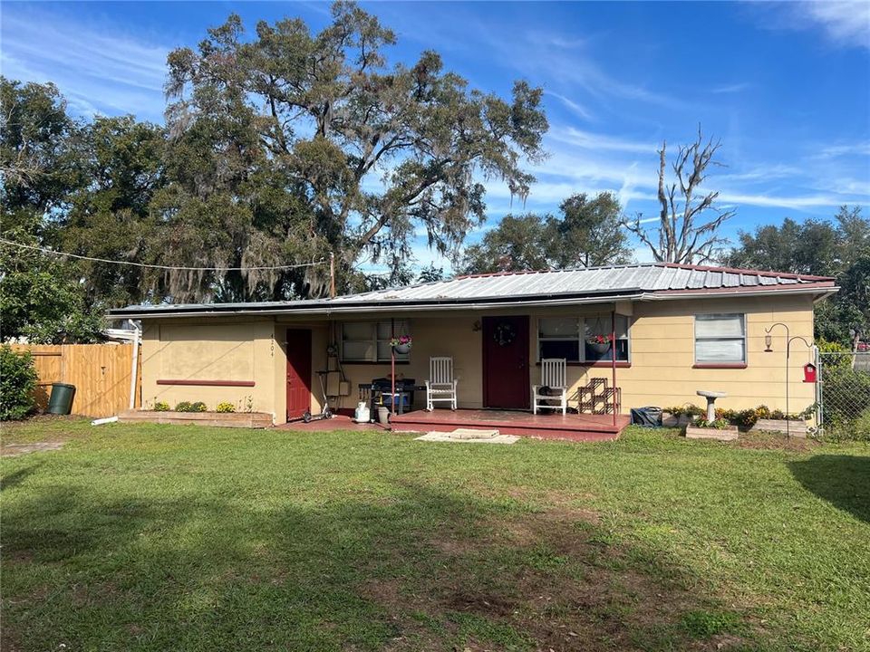 Recently Sold: $180,000 (2 beds, 1 baths, 847 Square Feet)