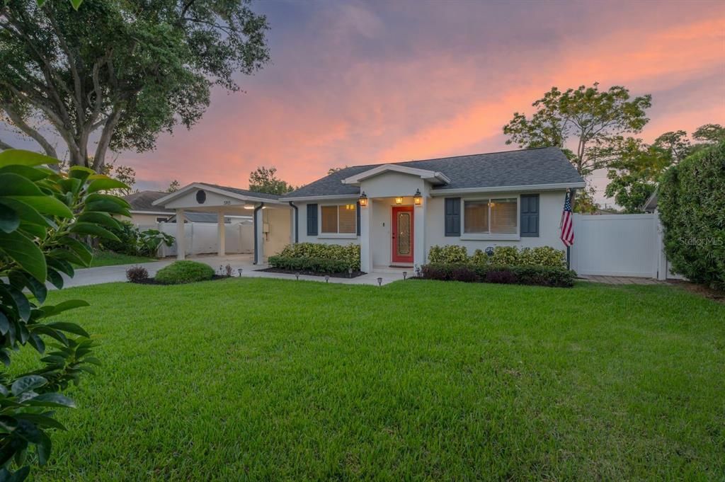 Recently Sold: $925,000 (3 beds, 2 baths, 2059 Square Feet)