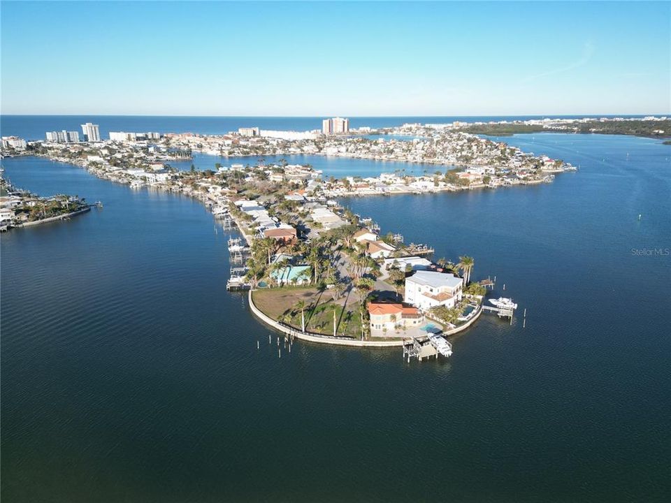 For Sale: $1,399,999 (0.18 acres)