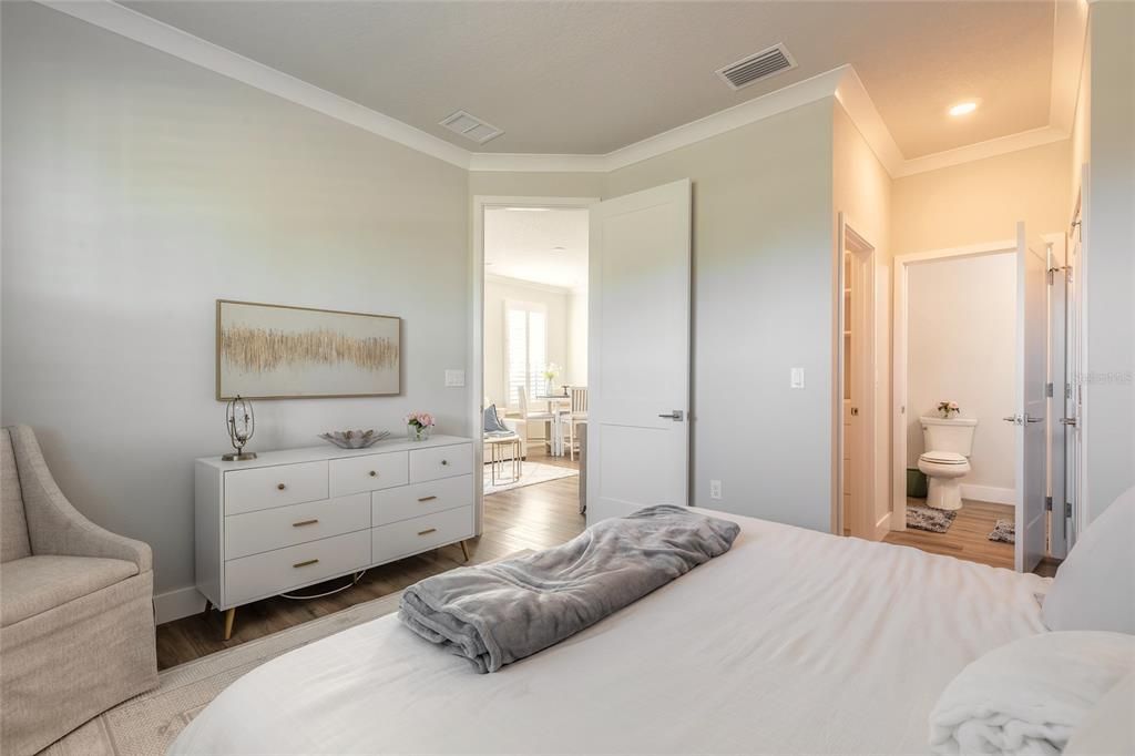 Active With Contract: $395,000 (2 beds, 2 baths, 1003 Square Feet)