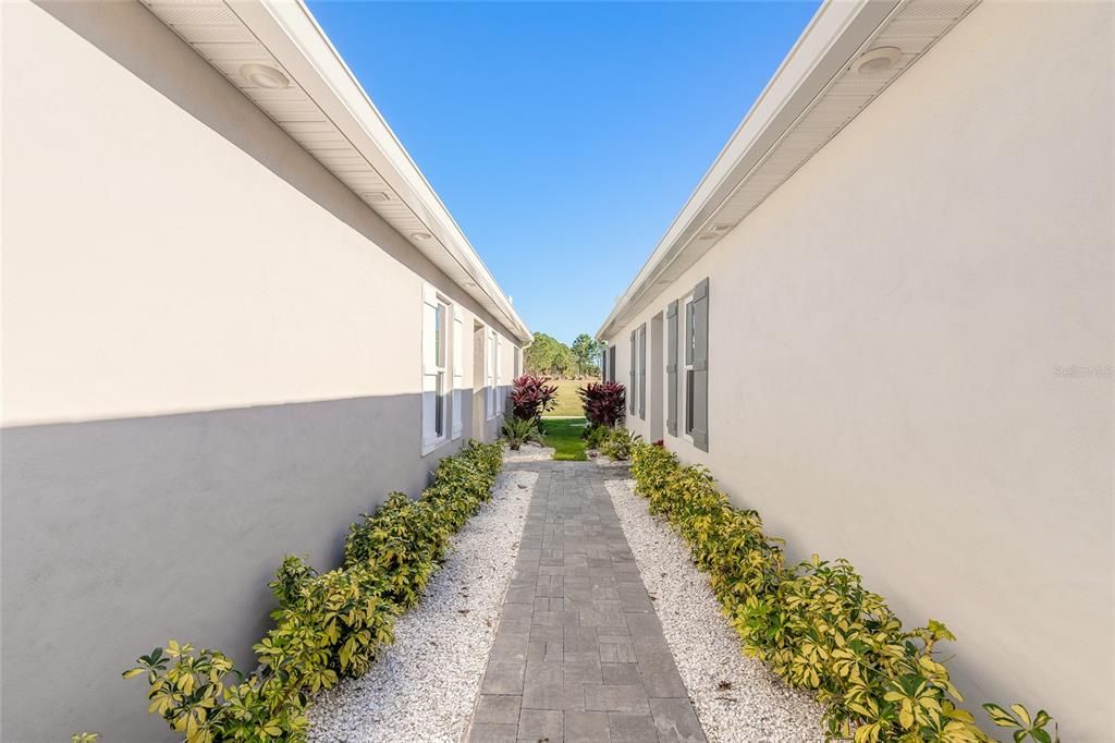Active With Contract: $395,000 (2 beds, 2 baths, 1003 Square Feet)
