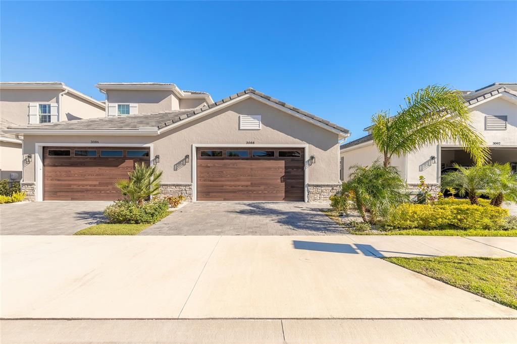 Active With Contract: $395,000 (2 beds, 2 baths, 1003 Square Feet)