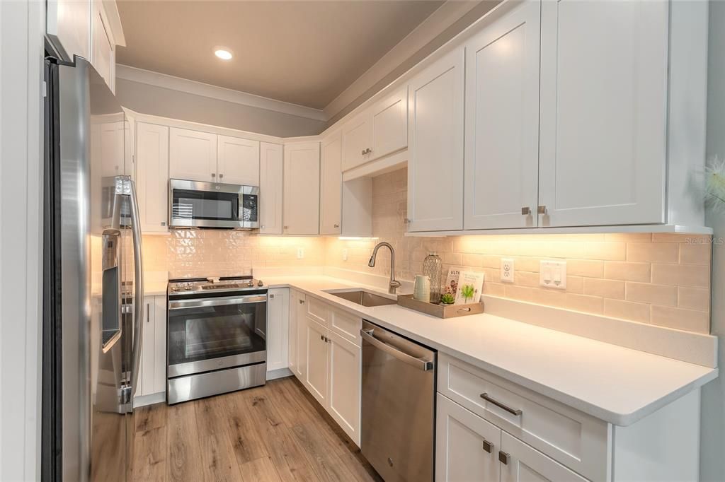 Active With Contract: $395,000 (2 beds, 2 baths, 1003 Square Feet)