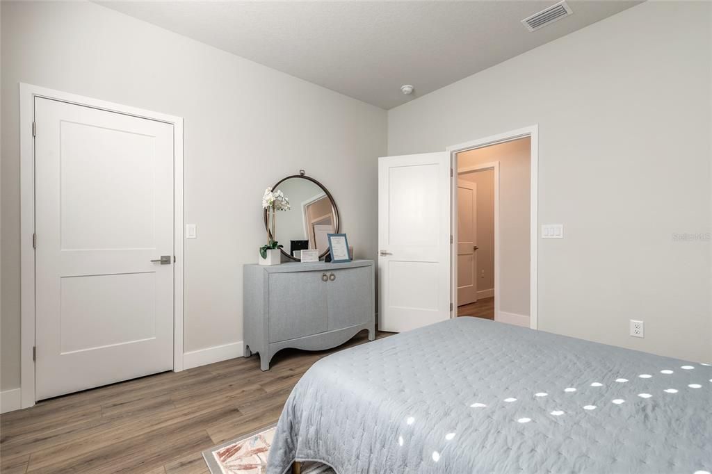 Active With Contract: $395,000 (2 beds, 2 baths, 1003 Square Feet)