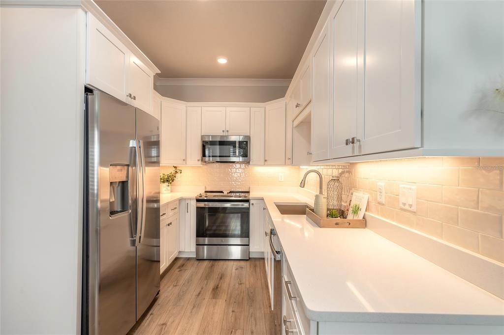 Active With Contract: $395,000 (2 beds, 2 baths, 1003 Square Feet)