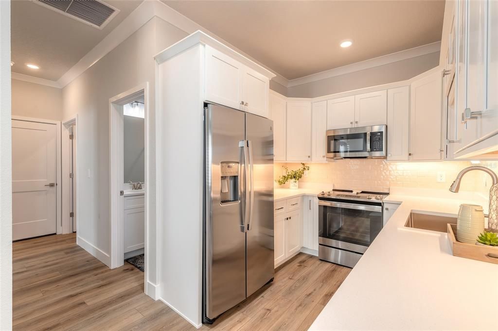 Active With Contract: $395,000 (2 beds, 2 baths, 1003 Square Feet)