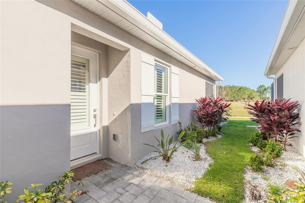 Active With Contract: $395,000 (2 beds, 2 baths, 1003 Square Feet)
