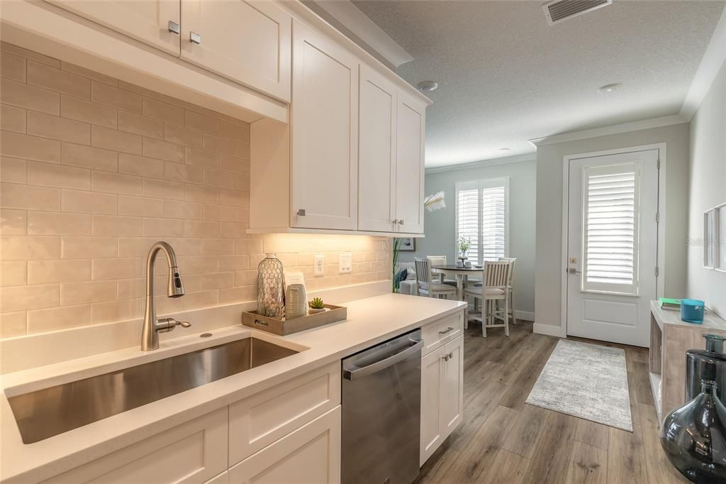 Active With Contract: $395,000 (2 beds, 2 baths, 1003 Square Feet)