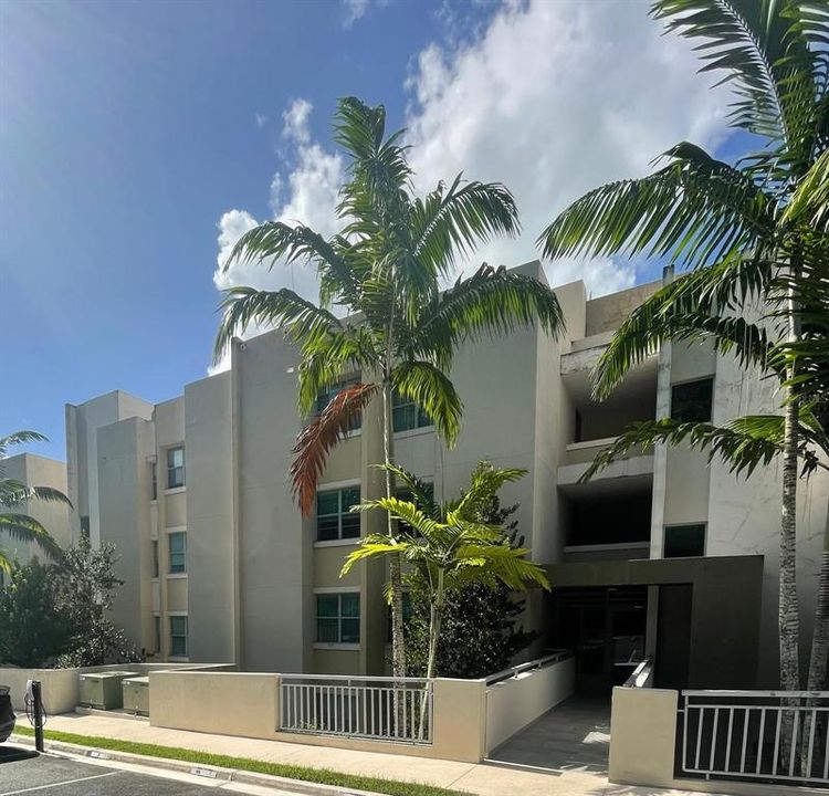 Vendido Recientemente: $372,000 (3 camas, 2 baños, 1600 Pies cuadrados)