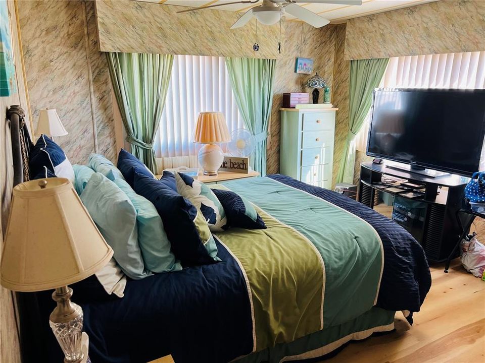 Active With Contract: $84,900 (2 beds, 2 baths, 960 Square Feet)