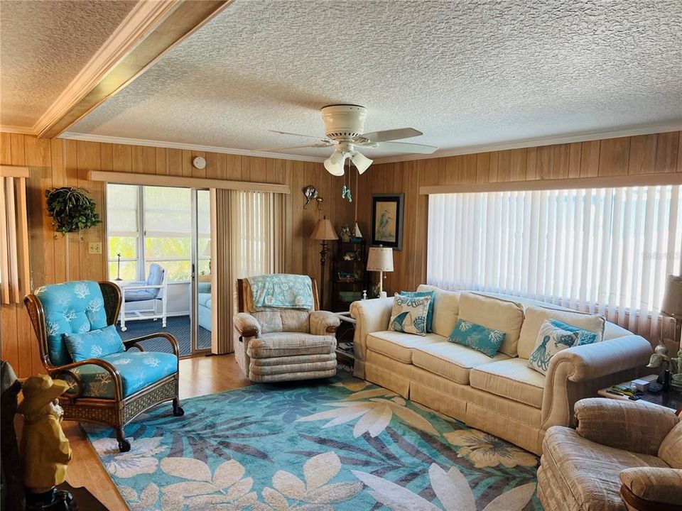 Active With Contract: $84,900 (2 beds, 2 baths, 960 Square Feet)