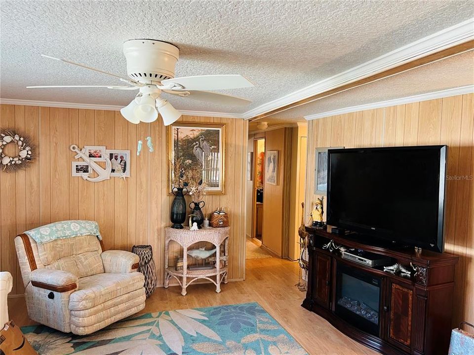 Active With Contract: $84,900 (2 beds, 2 baths, 960 Square Feet)