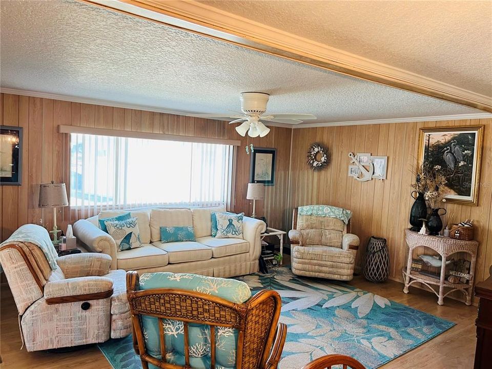 Active With Contract: $84,900 (2 beds, 2 baths, 960 Square Feet)