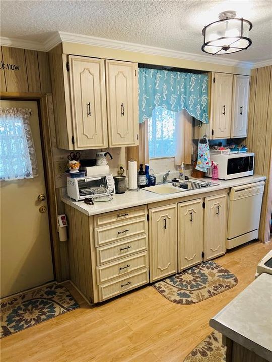 Active With Contract: $84,900 (2 beds, 2 baths, 960 Square Feet)