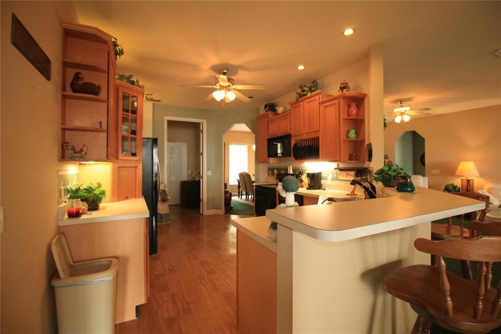 Activo con contrato: $549,000 (3 camas, 2 baños, 2360 Pies cuadrados)