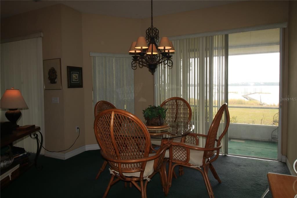 Activo con contrato: $549,000 (3 camas, 2 baños, 2360 Pies cuadrados)