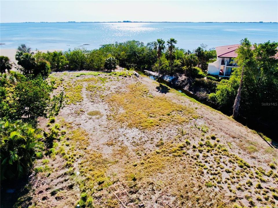 На продажу: $699,000 (0.51 acres)