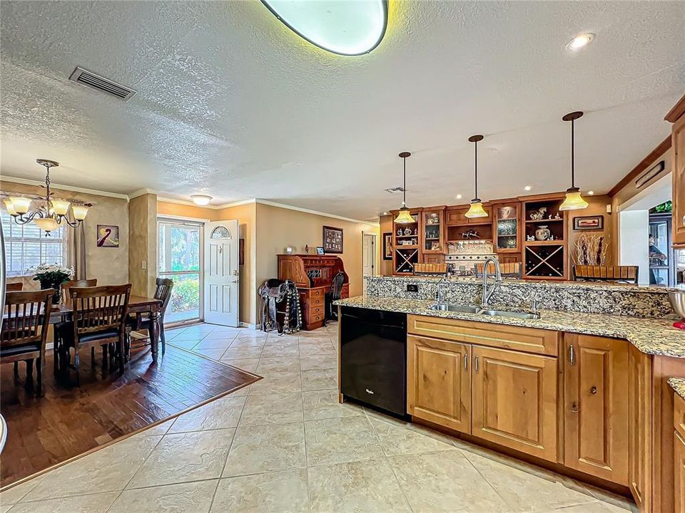 En Venta: $1,149,999 (3 camas, 2 baños, 1884 Pies cuadrados)