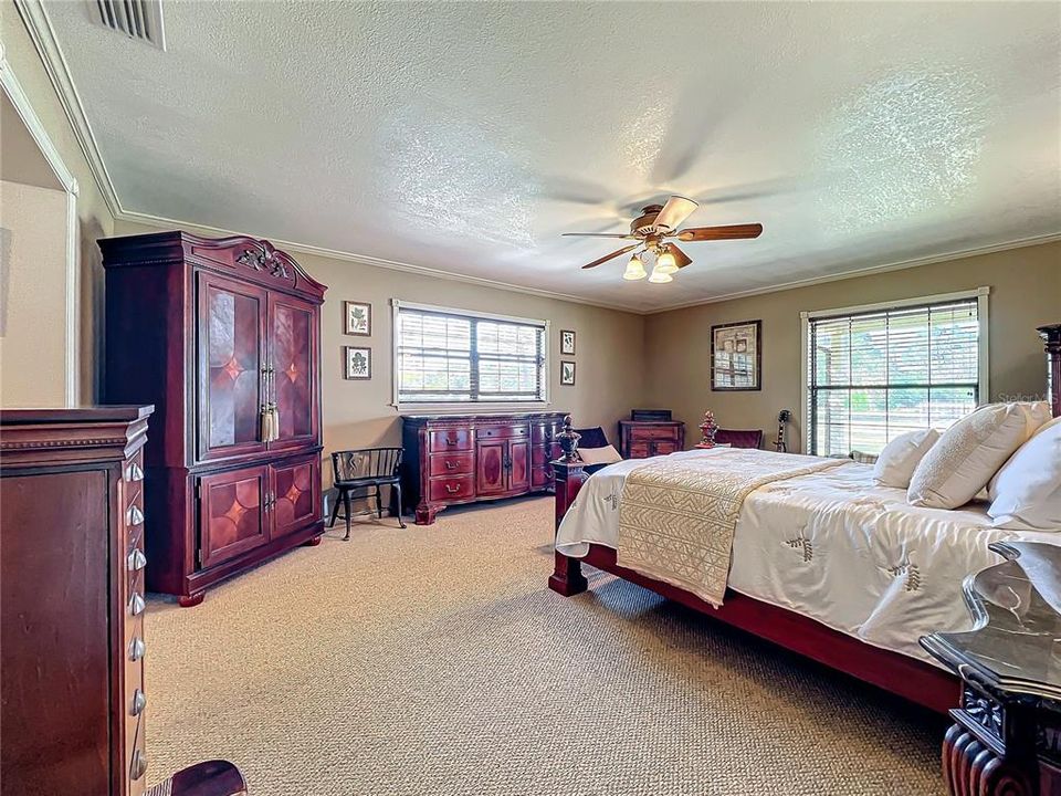 En Venta: $1,149,999 (3 camas, 2 baños, 1884 Pies cuadrados)