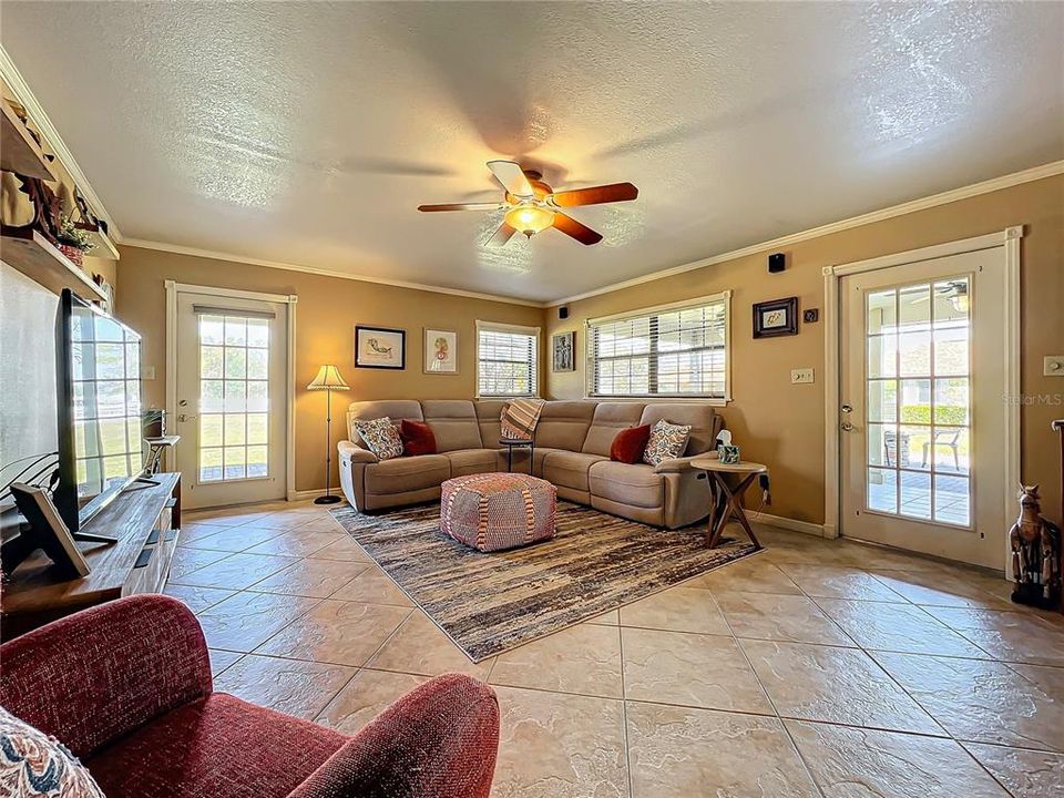 En Venta: $1,149,999 (3 camas, 2 baños, 1884 Pies cuadrados)