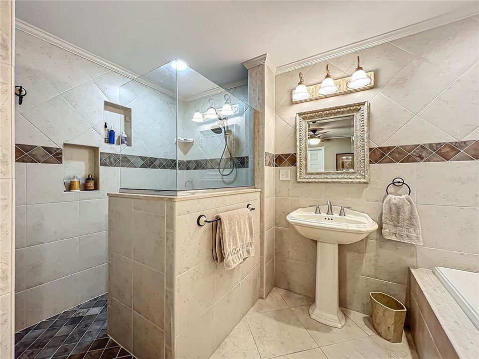 En Venta: $1,149,999 (3 camas, 2 baños, 1884 Pies cuadrados)