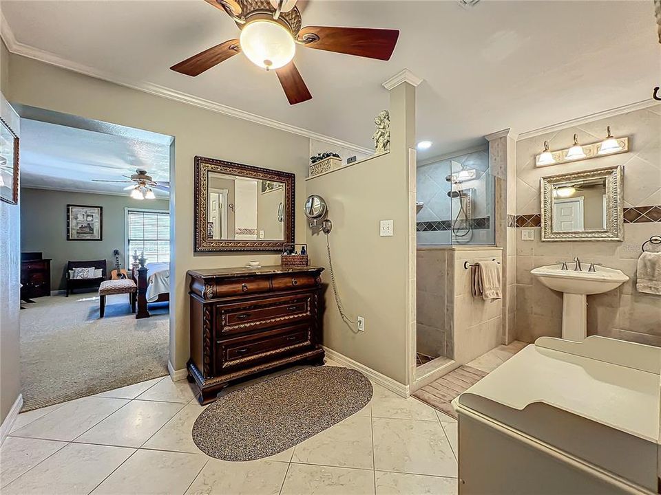 En Venta: $1,149,999 (3 camas, 2 baños, 1884 Pies cuadrados)