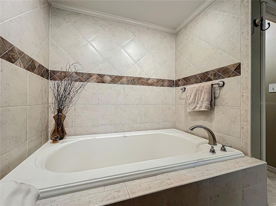 En Venta: $1,149,999 (3 camas, 2 baños, 1884 Pies cuadrados)