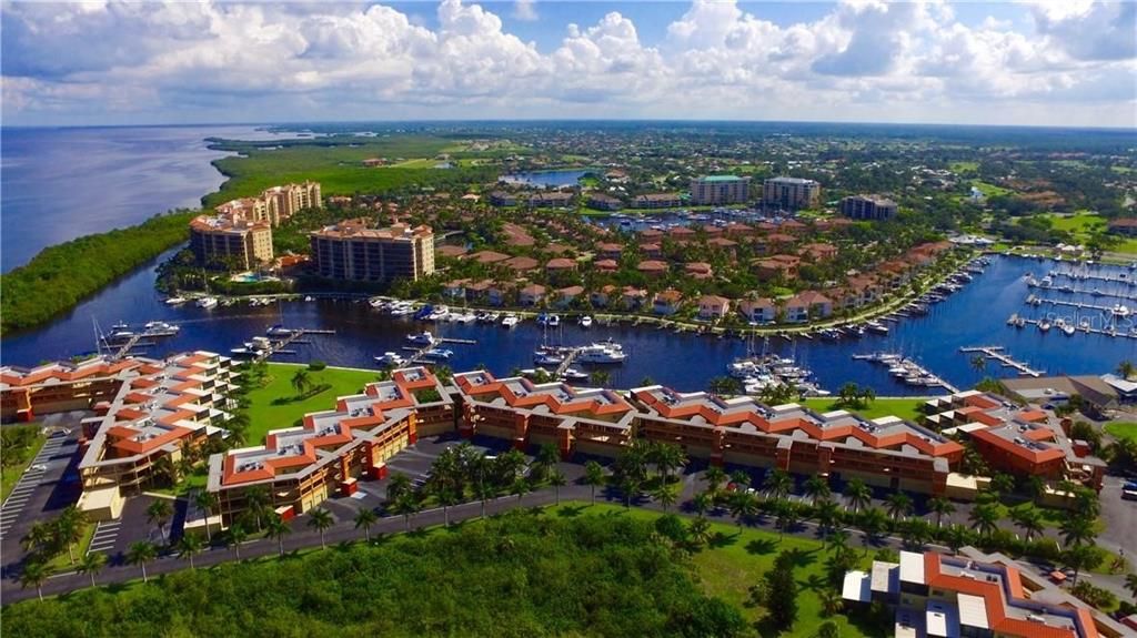Activo con contrato: $295,000 (2 camas, 2 baños, 1427 Pies cuadrados)