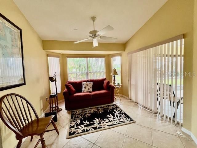 Activo con contrato: $295,000 (2 camas, 2 baños, 1427 Pies cuadrados)