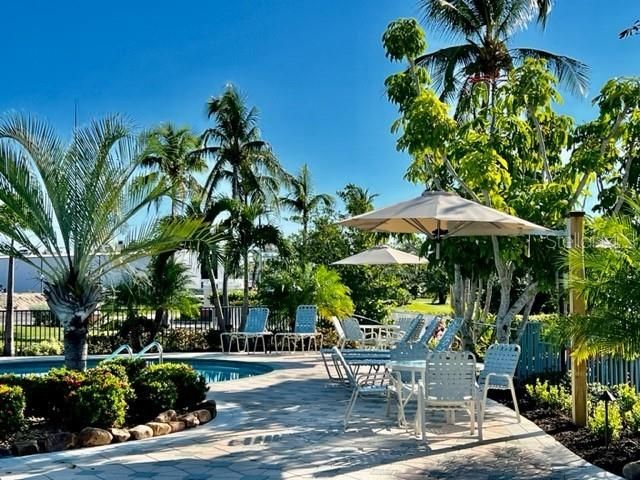 Activo con contrato: $295,000 (2 camas, 2 baños, 1427 Pies cuadrados)
