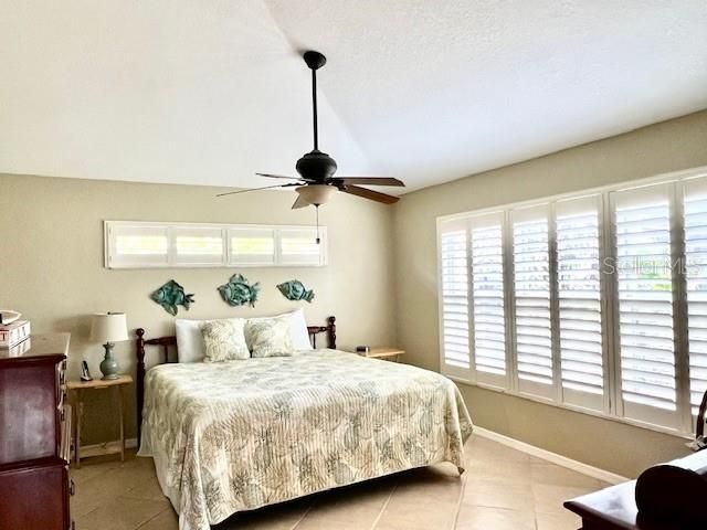 Activo con contrato: $295,000 (2 camas, 2 baños, 1427 Pies cuadrados)