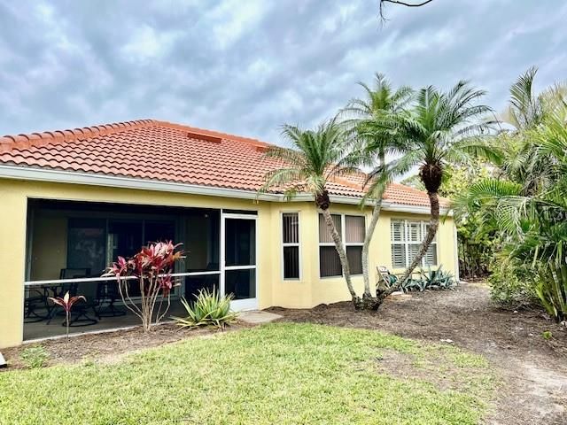Activo con contrato: $295,000 (2 camas, 2 baños, 1427 Pies cuadrados)