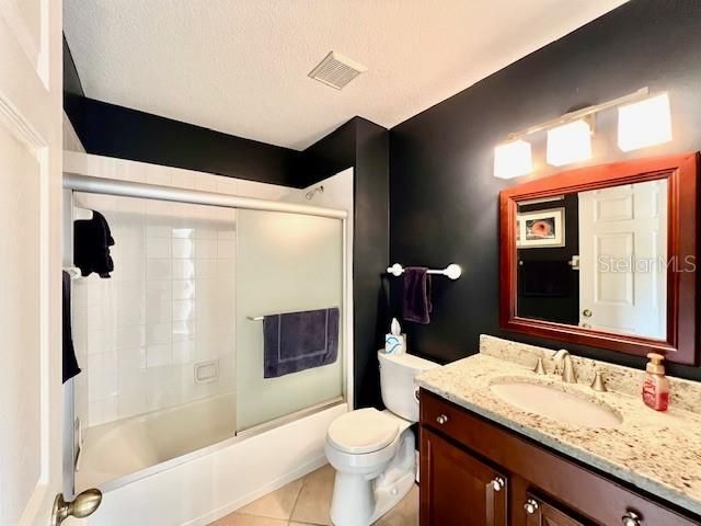 Activo con contrato: $295,000 (2 camas, 2 baños, 1427 Pies cuadrados)