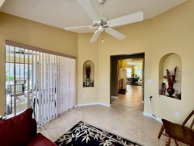 Activo con contrato: $295,000 (2 camas, 2 baños, 1427 Pies cuadrados)