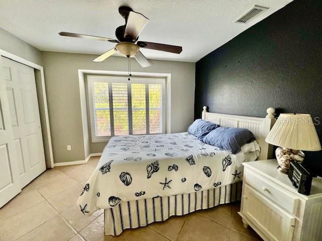 Activo con contrato: $295,000 (2 camas, 2 baños, 1427 Pies cuadrados)