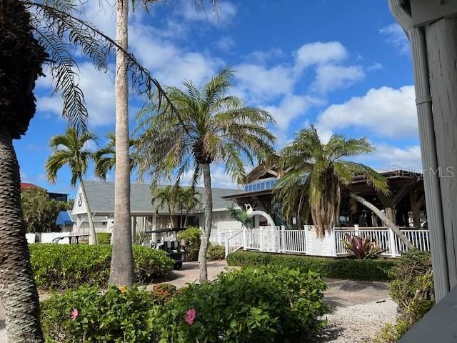 Activo con contrato: $295,000 (2 camas, 2 baños, 1427 Pies cuadrados)