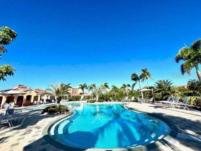 Activo con contrato: $295,000 (2 camas, 2 baños, 1427 Pies cuadrados)