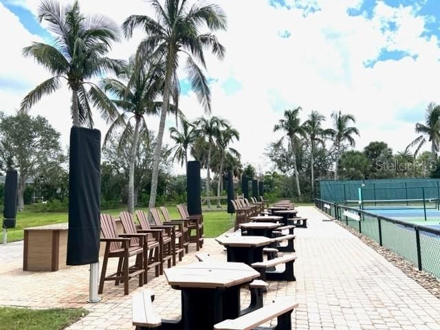 Activo con contrato: $295,000 (2 camas, 2 baños, 1427 Pies cuadrados)