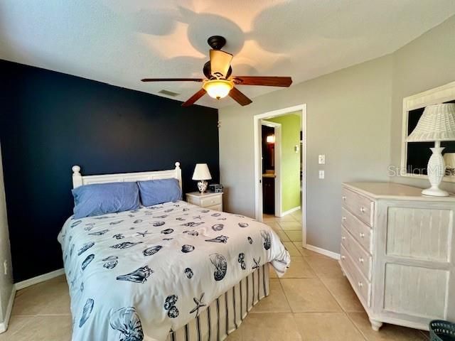 Activo con contrato: $295,000 (2 camas, 2 baños, 1427 Pies cuadrados)