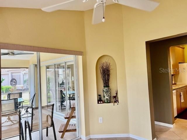 Activo con contrato: $295,000 (2 camas, 2 baños, 1427 Pies cuadrados)